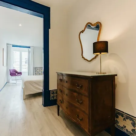 Your Second In Chiado *