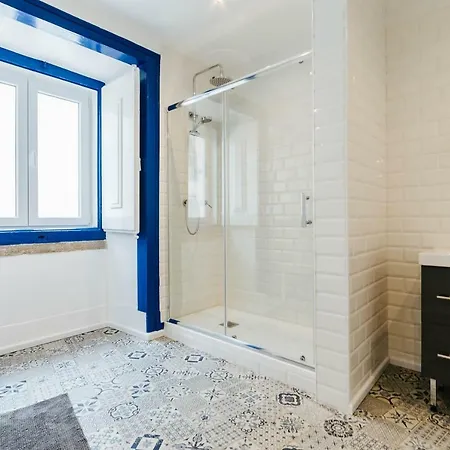 Your Second In Chiado 리스본