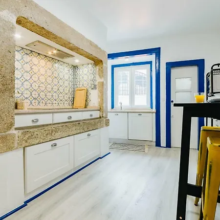 Your Second In Chiado דירה